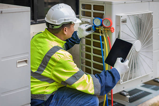 Professional Hvac technician working in Hillsboro, AL